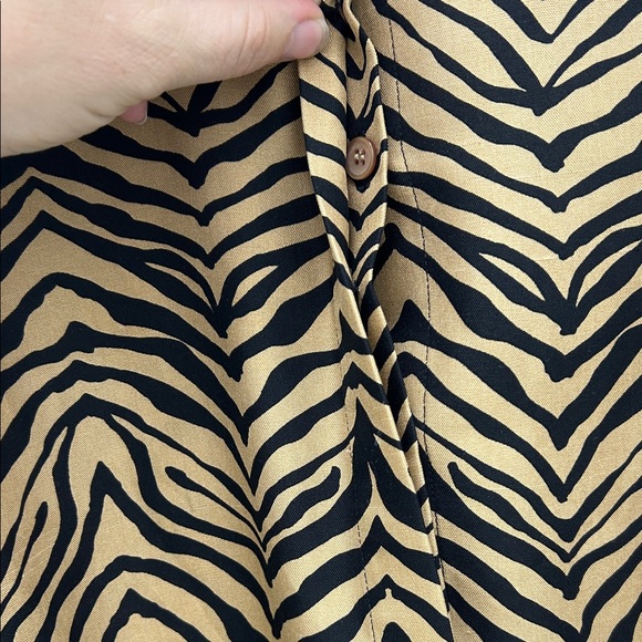 Lafayette 148 New York 100% Silk Zebra Print Button-Up Shirt - Picture 7 of 7